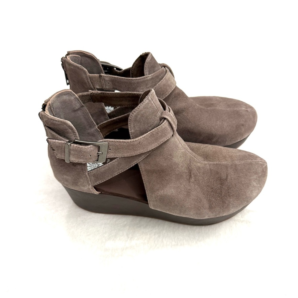 Yellow Box BALERA Women’s Taupe Suede Western Wedge Heel Ankle Booties Size 9.5